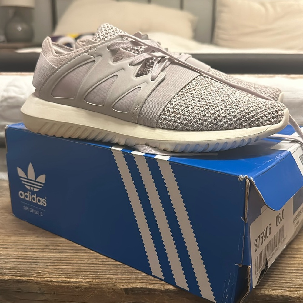 Adidas Sneakers